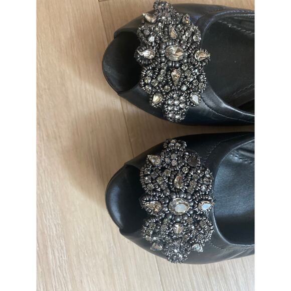Vera Wang flats women’s size 5.5 black leather peep toe jeweled maximalist - Picture 4 of 4